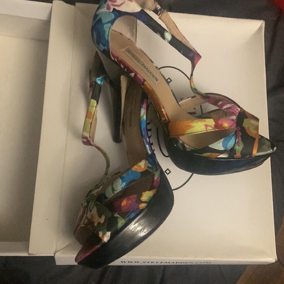 Shoes - Picture 3 of 4